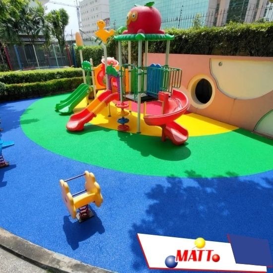 รับเหมาทำพื้นสนามเด็กเล่น